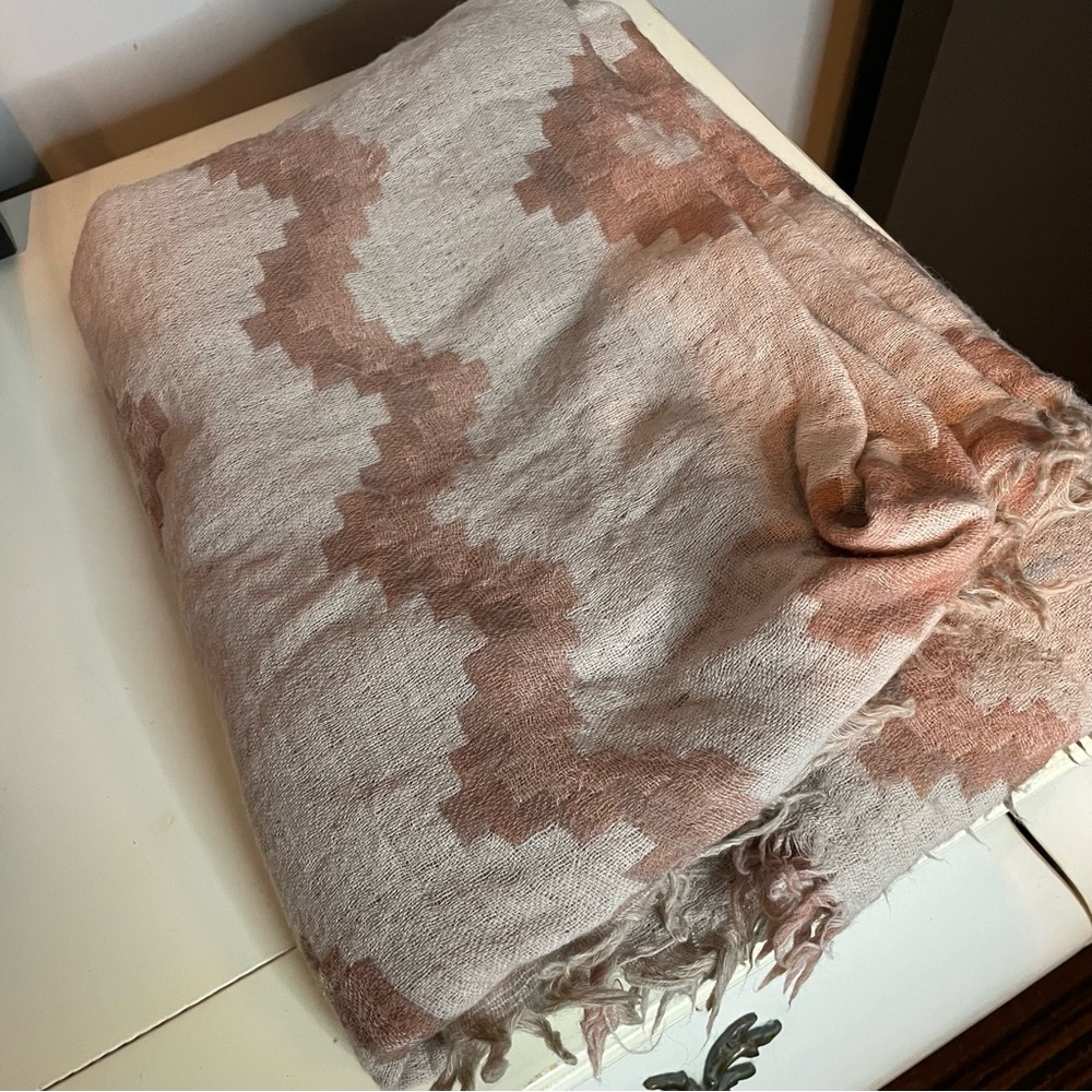 Aritzia Wilfred blanket scarf